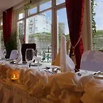 基尔肯尼河苑酒店 4*