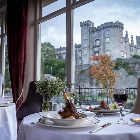 Hotel River Court 4*