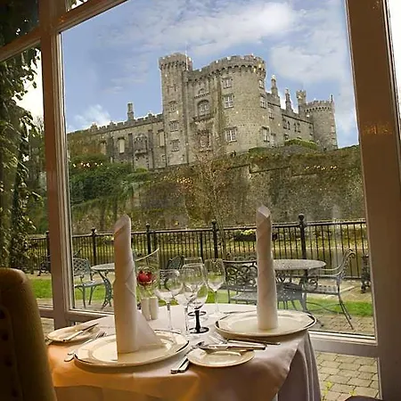 River Court Hotel 4*