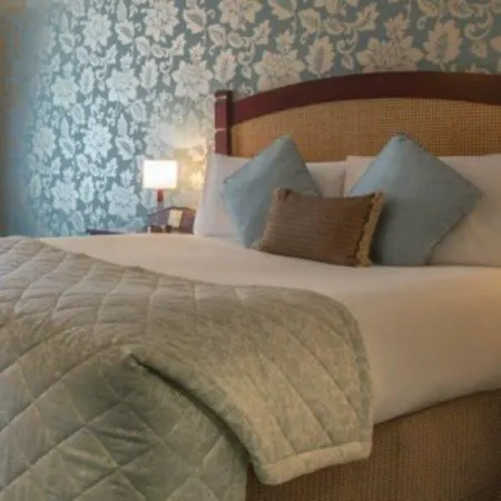 Hotel River Court 4*
