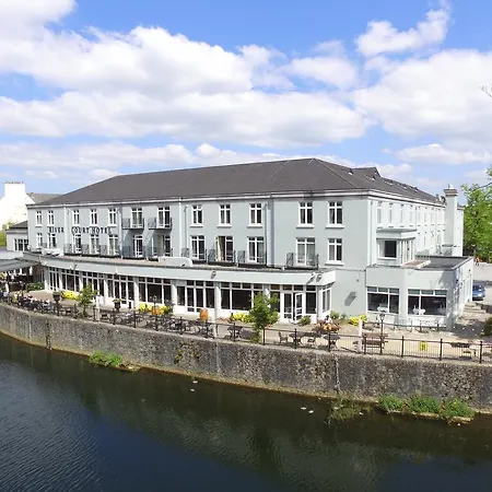 River Court 4*