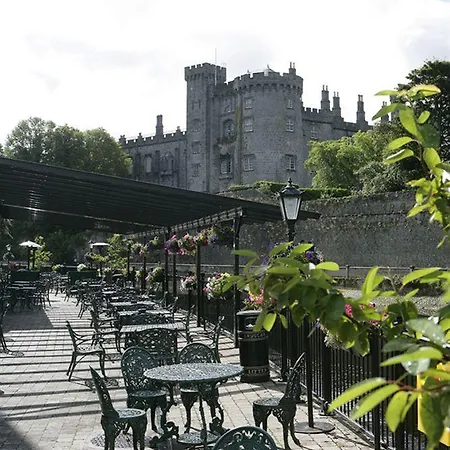 Hotel River Court 4*