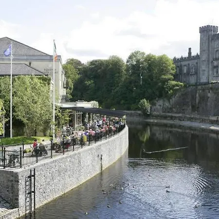 River Court 4*