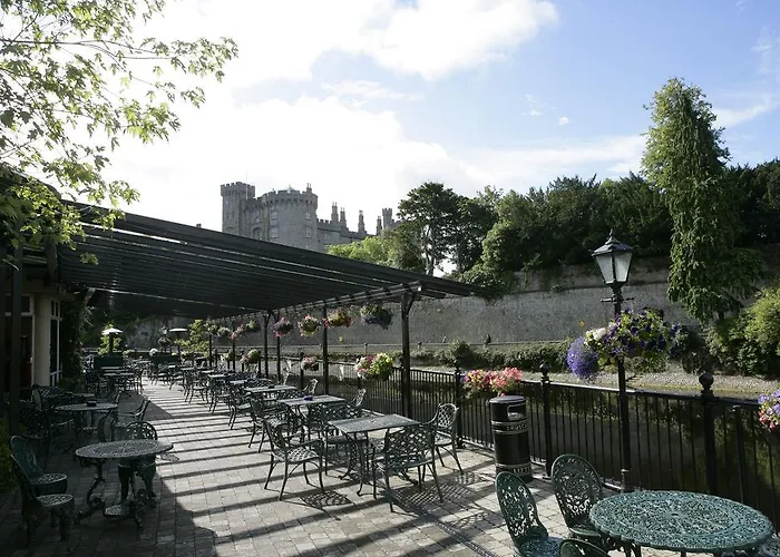 Szálloda River Court 4*