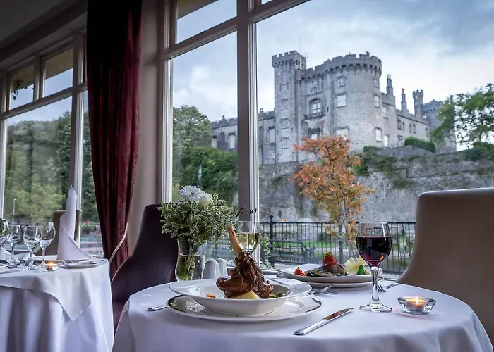 Szálloda River Court 4*