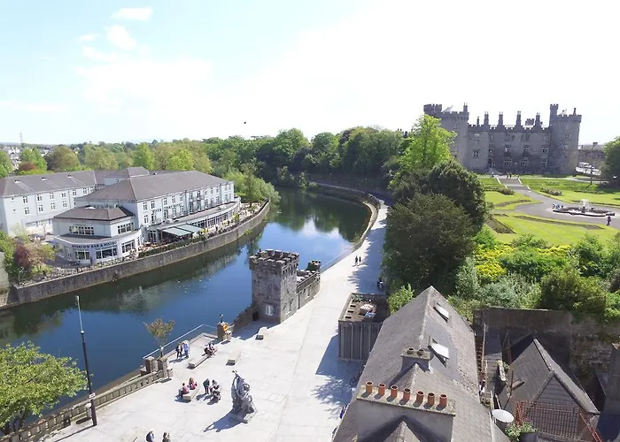 Szálloda River Court