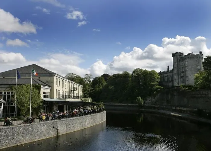 River Court Szálloda